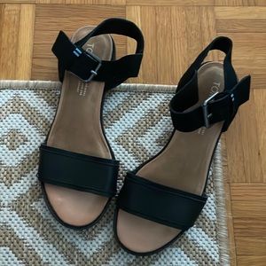 TOMS Leather black Low Heel Suede Sandals